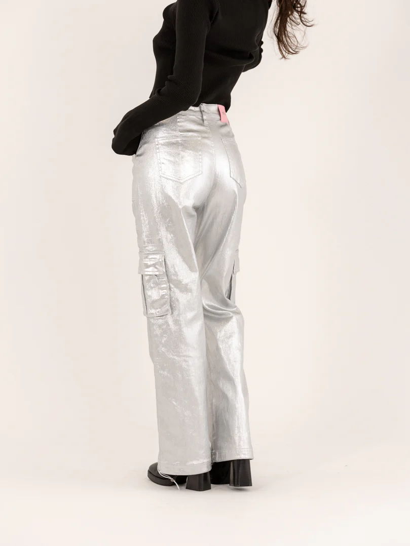 Pantalon cargo argenté métallisé poche à rabat - Image 3