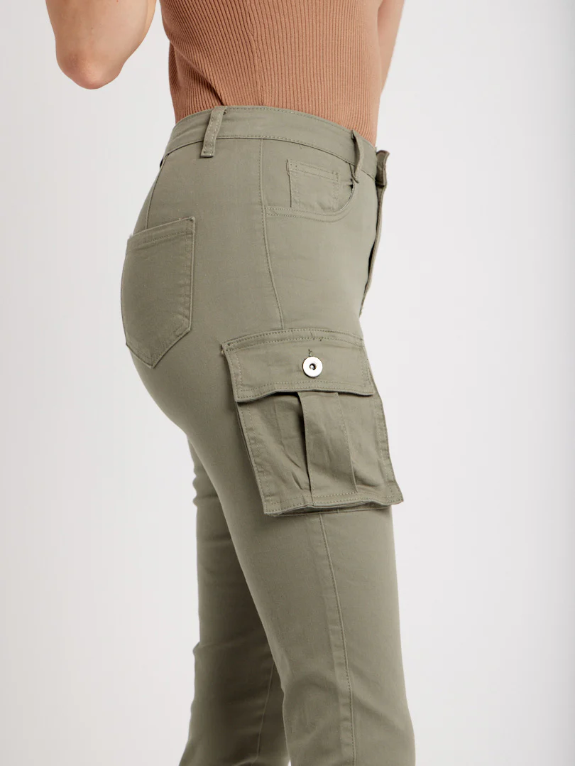 Pantalon cargo skinny avec poches à rabat - Image 10