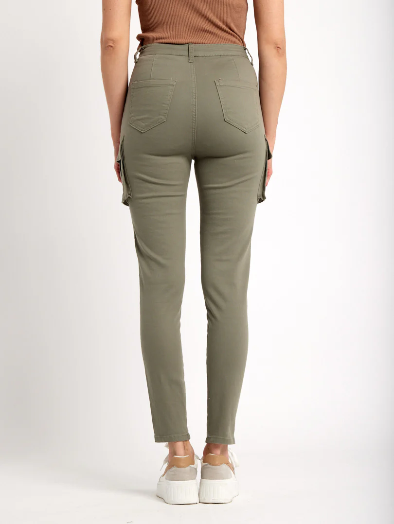 Pantalon cargo skinny avec poches à rabat - Image 9